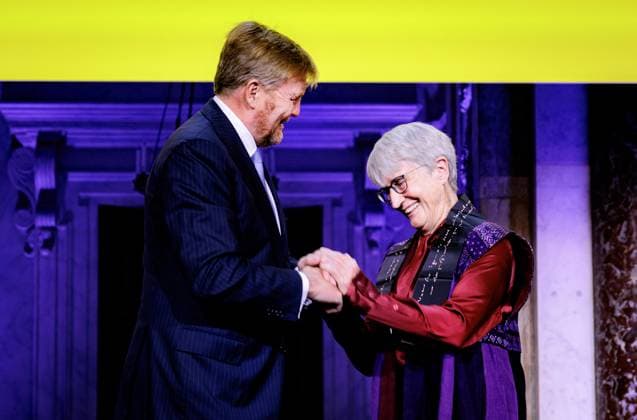 AMSTERDAM King Willem-Alexander during the presentation of the Erasmus Prize to American philosopher and science historian Donna Haraway at the Royal Palace. The theme of this year s prize is the science of what unites us. ANP RAMON VAN FLYMEN netherlands out - belgium out  Copyright: xx x543047612x originalFilename: 543047612.jpg