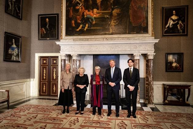 AMSTERDAM King Willem-Alexander and Princess Beatrix at the Erasmus Prize presentation ceremony for American philosopher and science historian Donna Haraway at the Royal Palace. This year s prize theme is the science of what unites us. ANP RAMON VAN FLYMEN netherlands out - belgium out  Copyright: xx x543047625x originalFilename: 543047625.jpg