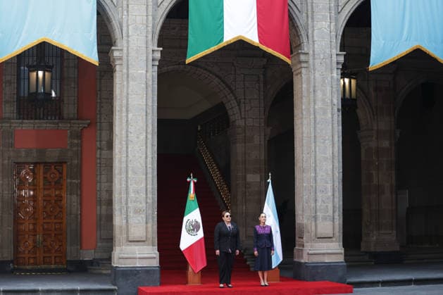 (251125) -- MEXICO CITY, Nov. 25, 2025 -- Mexican President Claudia Sheinbaum (R) hosts a welcome ceremony for visiting Honduran President Xiomara Castro in Mexico City, Mexico on Nov. 25, 2025. (Photo by Xinhua) MEXICO-MEXICO CITY-HONDURAS-PRESIDENT-VISIT FranciscoxCanedo 