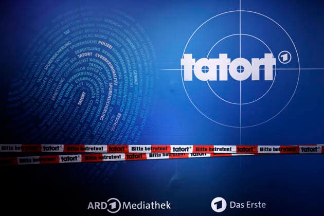 The logo of the ARD crime series Tatort seen at the premiere for the Münster Tatort Tatort Die Erfindung des Rades at the Cineplex Münster Theme picture, symbolic image Münster, 25 11 2025 NRW Germany Copyright: xChristophxHardtx