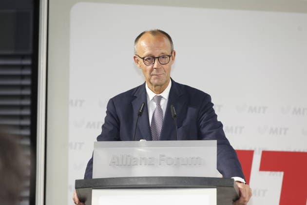 Friedrich Merz at the presentation of the special prize of the MIT German SME Award to Queen Silvia of Sweden at the Allianz Forum at the Brandenburg Gate Berlin, 25 11 2025 Copyright: xMatthiasxWehnertx
