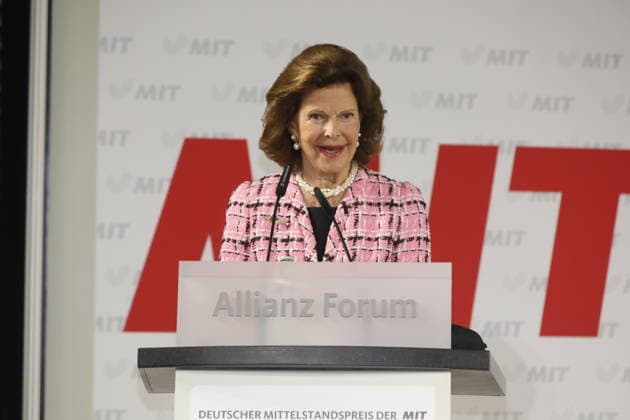 Queen Silvia of Sweden at the presentation of the special prize of the MIT German SME Award to Queen Silvia of Sweden at the Allianz Forum at the Brandenburg Gate Berlin, 25 11 2025 Copyright: xMatthiasxWehnertx