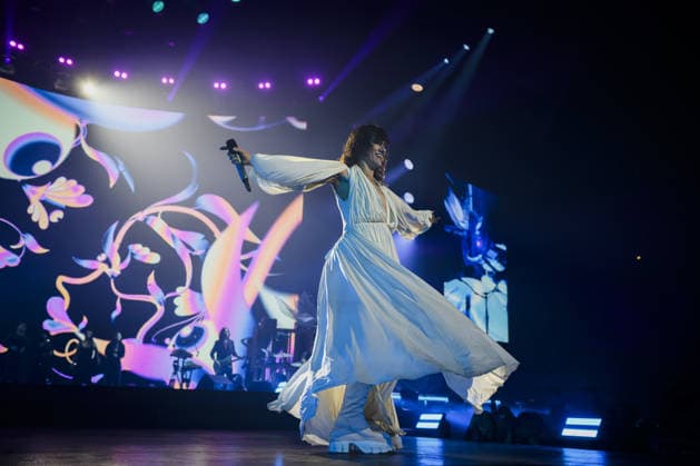 Music Concert - Elisa - Palasport 2025 Elisa performs live at concert of Palasport 2025 Tour on November 25, 2025 at Palazzo dello Sport in Rome, Italy Rome Palazzo dello Sport Italy Copyright: xRobertoxBettacchix xLiveMediax LPM_2160482
