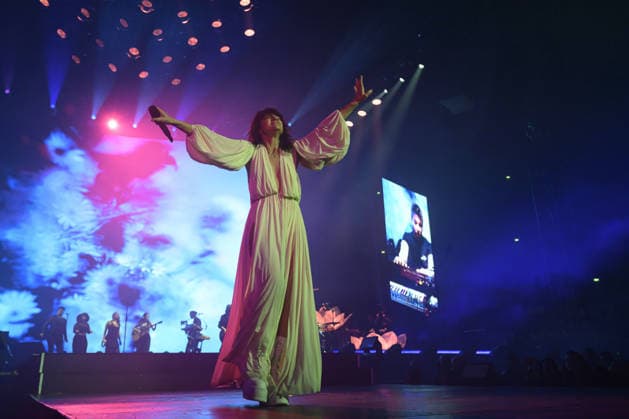 Music Concert - Elisa - Palasport 2025 Elisa performs live at concert of Palasport 2025 Tour on November 25, 2025 at Palazzo dello Sport in Rome, Italy Rome Palazzo dello Sport Italy Copyright: xRobertoxBettacchix xLiveMediax LPM_2160646