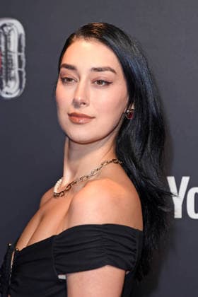 Elif Demirezer on the red carpet at the YOUTUBE MUSIC AWARD DINNER at Grill Royal in Berlin on 25 11 2025