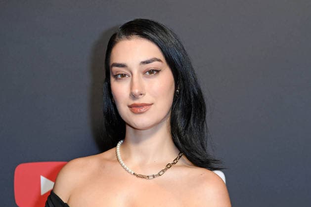 Elif Demirezer on the red carpet at the YOUTUBE MUSIC AWARD DINNER at Grill Royal in Berlin on 25 11 2025