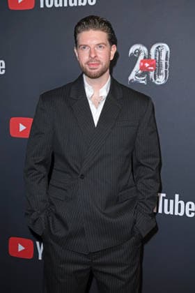 Olson on the red carpet at the YOUTUBE MUSIC AWARD DINNER at Grill Royal in Berlin on 25 11 2025