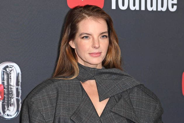 Yvonne Catterfeld on the red carpet at the YOUTUBE MUSIC AWARD DINNER at Grill Royal in Berlin on 25 11 2025