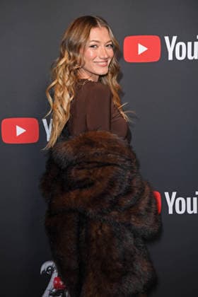 Leony Leonie Burger on the red carpet at the YOUTUBE MUSIC AWARD DINNER at Grill Royal in Berlin on 25 11 2025