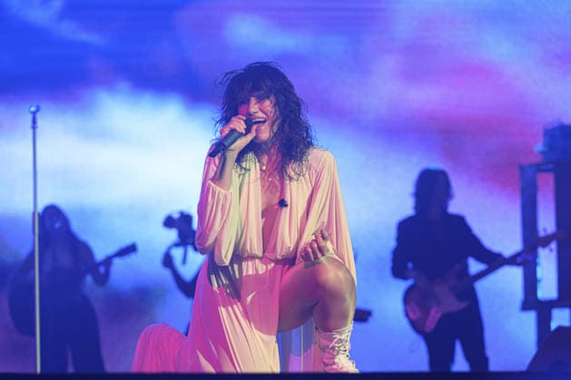 Music Concert - Elisa - Palasport 2025 Elisa performs live at concert of Palasport 2025 Tour on November 25, 2025 at Palazzo dello Sport in Rome, Italy Rome Palazzo dello Sport Italy Copyright: xRobertoxBettacchix xLiveMediax LPM_2160652