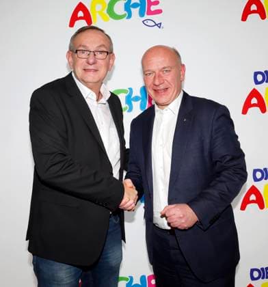 Bernd Siggelkow, Kai Wegner at the celebration of 30 years of Die Arche in Berlin