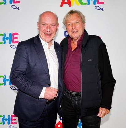 Berlins Governing Mayor Kai Wegner with Bernhard Brink at the celebration of 30 years of Die Arche in Berlin