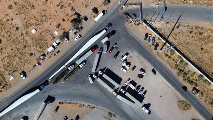 Trucks halted at Jeronimo-Santa Teresa border crossing amid water law protest CIUDAD JUAREZ , MEXICO - NOVEMBER 25: Trucks came to a complete halt at the Jeronimo-Santa Teresa border crossing as protesters blocked the road in opposition to the new water law reform on November 25, 2025 in Ciudad Juarez, Mexico. Since Monday, protesters have blocked the main gate of the Ciudad Juarez Customs Office, placing vehicles across the road along with folding chairs and a banner reading Total Rejection of the New Water Law. A line of trucks remains stationary in front of the blockade, bringing all traffic to a complete standstill. Christian Torres Anadolu Ciudad Juarez Mexico. Editorial use only. Please get in touch for any other usage.  Copyright: x2025xAnadoluxChristianxTorresx