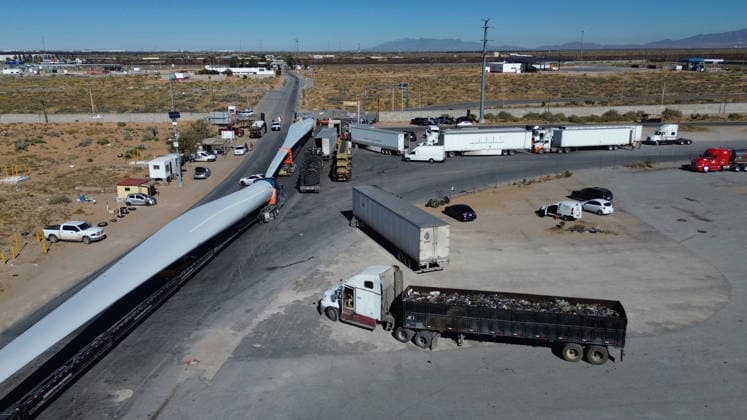 Trucks halted at Jeronimo-Santa Teresa border crossing amid water law protest CIUDAD JUAREZ , MEXICO - NOVEMBER 25: Trucks came to a complete halt at the Jeronimo-Santa Teresa border crossing as protesters blocked the road in opposition to the new water law reform on November 25, 2025 in Ciudad Juarez, Mexico. Since Monday, protesters have blocked the main gate of the Ciudad Juarez Customs Office, placing vehicles across the road along with folding chairs and a banner reading Total Rejection of the New Water Law. A line of trucks remains stationary in front of the blockade, bringing all traffic to a complete standstill. Christian Torres Anadolu Ciudad Juarez Mexico. Editorial use only. Please get in touch for any other usage.  Copyright: x2025xAnadoluxChristianxTorresx