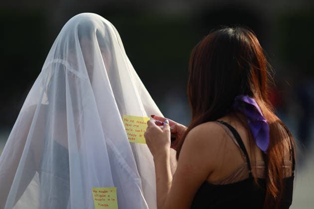 International Day for the Elimination of Violence against Women in Mexico MEXICO CITY, MEXICO - NOVEMBER 25: A woman is seen draped in a veil displaying messages from victims of gender-based violence during a protest to mark International Day for the Elimination of Violence against Women, in Mexico City, Mexico on November 25, 2025. Daniel Cardenas Anadolu Mexico City Mexico. Editorial use only. Please get in touch for any other usage.  Copyright: x2025xAnadoluxDanielxCardenasx