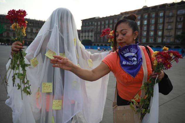 International Day for the Elimination of Violence against Women in Mexico MEXICO CITY, MEXICO - NOVEMBER 25: A woman is seen draped in a veil displaying messages from victims of gender-based violence during a protest to mark International Day for the Elimination of Violence against Women, in Mexico City, Mexico on November 25, 2025. Daniel Cardenas Anadolu Mexico City Mexico. Editorial use only. Please get in touch for any other usage.  Copyright: x2025xAnadoluxDanielxCardenasx