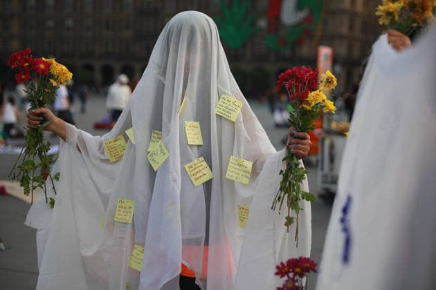 International Day for the Elimination of Violence against Women in Mexico MEXICO CITY, MEXICO - NOVEMBER 25: A woman is seen draped in a veil displaying messages from victims of gender-based violence during a protest to mark International Day for the Elimination of Violence against Women, in Mexico City, Mexico on November 25, 2025. Daniel Cardenas Anadolu Mexico City Mexico. Editorial use only. Please get in touch for any other usage.  Copyright: x2025xAnadoluxDanielxCardenasx