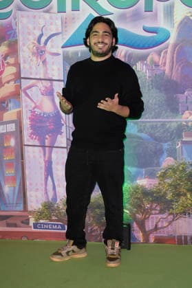 November 25, 2025, Rome, Italy: Max Angioni attends the Disney movie premiere Zootropolis 2 green carpet at The Space Cinema Moderno. Rome Italy - ZUMAs197 20251125_aaa_s197_192 Copyright: xMarioxCartellix