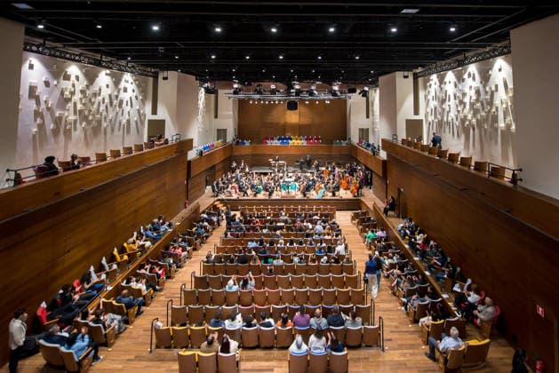 SaO PAULO, SP - 25.11.2025: INAUGURAcaO TEATRO BACCARELLI HELIoPOLIS - The Baccarelli Theatre was inaugurated this Tuesday (25) in the Heliopolis neighborhood, in Sao Paulo, with the participation of the Heliopolis Symphony Orchestra. The Baccarelli Theatre is the first concert hall in a Brazilian favela. In the photo, concert hall. x2848549x  VincentxBosson