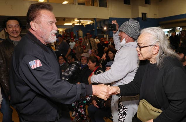 44th Annual Miracle on 1st Street Turkey Giveaway! 25 November 2025 . Los Angeles, California - Governor Arnold Schwarzenegger At 44th Annual Miracle on 1st Street Turkey Giveaway! held at The Hollenbeck Youth Center in Los Angeles., Credit:Sadou Faye Avalon United States, CA, Los Angeles, The Hollenbeck Youth Center  Copyright: xSadouxFayex xAvalonx 1054631372