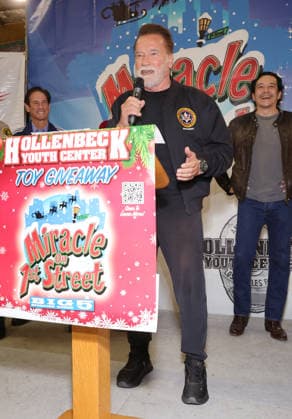 44th Annual Miracle on 1st Street Turkey Giveaway! 25 November 2025 . Los Angeles, California - Governor Arnold Schwarzenegger At 44th Annual Miracle on 1st Street Turkey Giveaway! held at The Hollenbeck Youth Center in Los Angeles., Credit:Sadou Faye Avalon United States, CA, Los Angeles, The Hollenbeck Youth Center  Copyright: xSadouxFayex xAvalonx 1054631550
