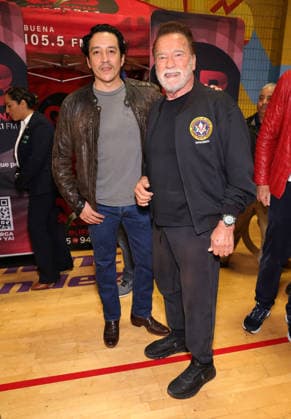 44th Annual Miracle on 1st Street Turkey Giveaway! 25 November 2025 . Los Angeles, California - Gabriel Luna, Governor Arnold Schwarzenegger At 44th Annual Miracle on 1st Street Turkey Giveaway! held at The Hollenbeck Youth Center in Los Angeles., Credit:Sadou Faye Avalon United States, CA, Los Angeles, The Hollenbeck Youth Center  Copyright: xSadouxFayex xAvalonx 1054631602