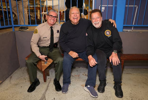 44th Annual Miracle on 1st Street Turkey Giveaway! 25 November 2025 . Los Angeles, California - Oscar O Barragan, Danny Hernandez, Governor Arnold Schwarzenegger At 44th Annual Miracle on 1st Street Turkey Giveaway! held at The Hollenbeck Youth Center in Los Angeles., Credit:Sadou Faye Avalon United States, CA, Los Angeles, The Hollenbeck Youth Center  Copyright: xSadouxFayex xAvalonx 1054632014