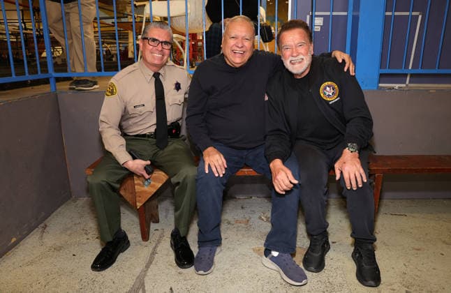 44th Annual Miracle on 1st Street Turkey Giveaway! 25 November 2025 . Los Angeles, California - Oscar O Barragan, Danny Hernandez, Governor Arnold Schwarzenegger At 44th Annual Miracle on 1st Street Turkey Giveaway! held at The Hollenbeck Youth Center in Los Angeles., Credit:Sadou Faye Avalon United States, CA, Los Angeles, The Hollenbeck Youth Center  Copyright: xSadouxFayex xAvalonx 1054632033