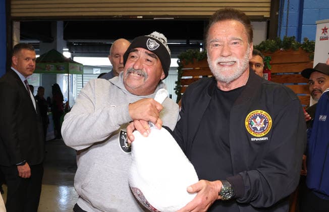44th Annual Miracle on 1st Street Turkey Giveaway! 25 November 2025 . Los Angeles, California - Governor Arnold Schwarzenegger, Guest At 44th Annual Miracle on 1st Street Turkey Giveaway! held at The Hollenbeck Youth Center in Los Angeles., Credit:Sadou Faye Avalon United States, CA, Los Angeles, The Hollenbeck Youth Center  Copyright: xSadouxFayex xAvalonx 1054632127