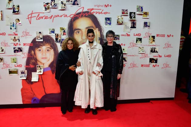 Premiere of the documentary film Flores para Antonio Lolita Flores, Alba Flores and Ana Villa during the premiere of the documentary film Flores para Antonio , on November 25, 2025, in Madrid Spain In Flores para Antonio Alba Flores explores the life and work of her father through unpublished materials, such as home videos, photos, drawings, archival footage and her own music PHOTOCALL FILM PREMIERE Ó Madrid Madrid Spain  Copyright: xOscarxOrtizx 7126244