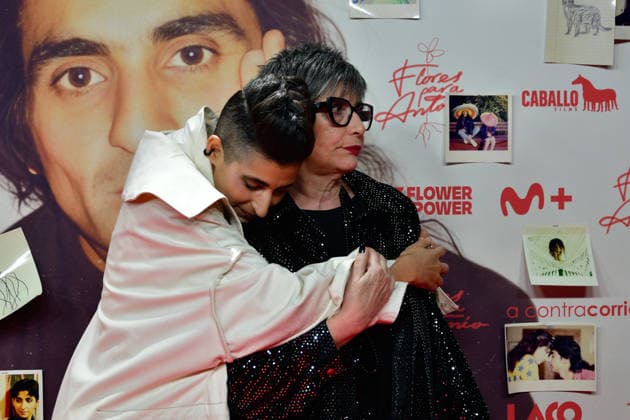 Premiere of the documentary film Flores para Antonio Alba Flores and Ana Villa during the premiere of the documentary film Flores para Antonio , on November 25, 2025, in Madrid Spain In Flores para Antonio Alba Flores explores the life and work of his father through unpublished materials, such as home videos, photos, drawings, archival footage and his own music PHOTOCALL PREMIERE Ó Madrid Madrid Espana  Copyright: xOscarxOrtizx 7126248