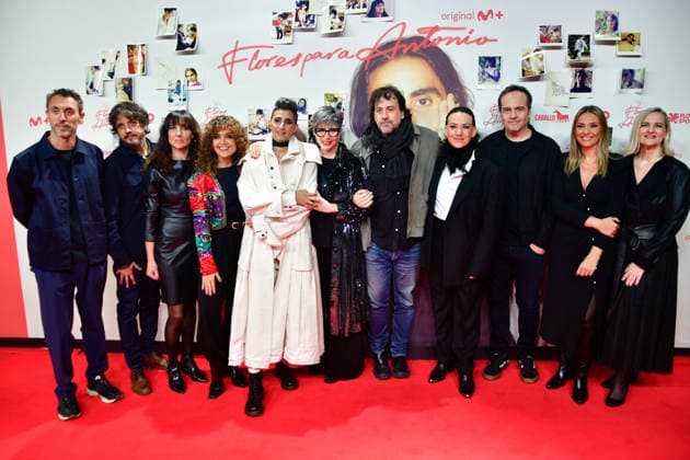 Premiere of the documentary film Flores para Antonio Alba Flores and Ana Villa with the directors, Elena Molina and Isaki Lacuesta, during the premiere of the documentary film Flores para Antonio , on November 25, 2025, in Madrid Spain In Flores para Antonio Alba Flores explores the life and work of his father through unpublished materials, such as home videos, photos, drawings, archival footage and his own music PHOTOCALL FILM PREMIERE Ó Madrid Madrid Espana  Copyright: xOscarxOrtizx 7126252
