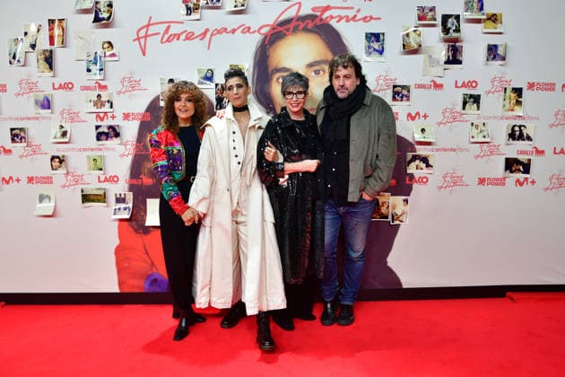 Premiere of the documentary film Flores para Antonio Alba Flores and Ana Villa with the directors, Elena Molina and Isaki Lacuesta, during the premiere of the documentary film Flores para Antonio , on November 25, 2025, in Madrid Spain In Flores para Antonio Alba Flores explores the life and work of his father through unpublished materials, such as home videos, photos, drawings, archival footage and his own music PHOTOCALL FILM PREMIERE Ó Madrid Madrid Espana  Copyright: xOscarxOrtizx 7126253