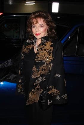 Joan Colins Burberry & Claridge s Unveil the 2025 Christmas Tree LONDON, ENGLAND - NOVEMBER 25: Joan Colins pictured leaving the Burberry and Claridge s 2025 Christmas Tree at Claridge s Hotel on November 25, 2025 in London, England., Credit:James Smart Pictures Avalon  Copyright: xJames xSmartxPicturesx xAvalonx 1054658333