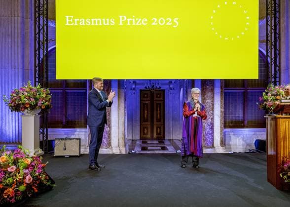 Royals at Erasmus Prize Awarded to Donna Haraway - Amsterdam King Willem-Alexander presents the Erasmus Prize to American philosopher and science historian Donna Haraway at the Royal Palace Amsterdam. The King is a Patron of the Praemium Erasmianum Foundation. Princess Beatrix is also present. Amsterdam, Netherlands on November 25, 2025. Photo by Bruno Press ABACAPRESS.COM Amsterdam Netherlands  Copyright: xBrunoxPress ABACAx