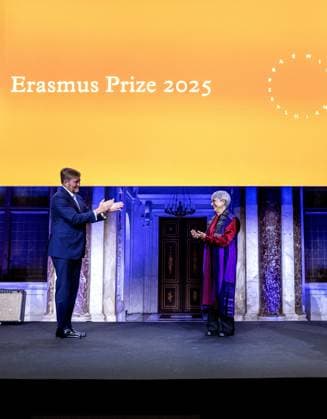 Royals at Erasmus Prize Awarded to Donna Haraway - Amsterdam King Willem-Alexander presents the Erasmus Prize to American philosopher and science historian Donna Haraway at the Royal Palace Amsterdam. The King is a Patron of the Praemium Erasmianum Foundation. Princess Beatrix is also present. Amsterdam, Netherlands on November 25, 2025. Photo by Bruno Press ABACAPRESS.COM Amsterdam Netherlands  Copyright: xBrunoxPress ABACAx