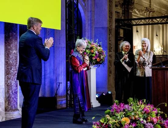 Royals at Erasmus Prize Awarded to Donna Haraway - Amsterdam King Willem-Alexander presents the Erasmus Prize to American philosopher and science historian Donna Haraway at the Royal Palace Amsterdam. The King is a Patron of the Praemium Erasmianum Foundation. Princess Beatrix is also present. Amsterdam, Netherlands on November 25, 2025. Photo by Bruno Press ABACAPRESS.COM Amsterdam Netherlands  Copyright: xBrunoxPress ABACAx