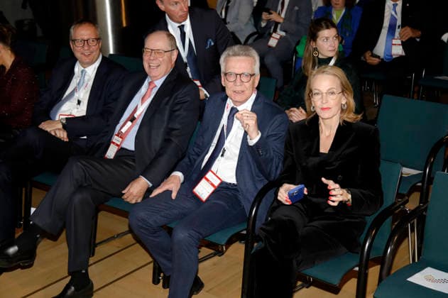 Andreas Voßkuhle, Peer Steinbrück, Thomas de Maiziere and Julia Jäkel at the presentation of the special prize of the MIT German SME Award to Queen Silvia of Sweden at the Allianz Forum at the Brandenburg Gate Berlin, 25 11 2025 Foto:xAgenturxWehnertx xGränzdörferx xFuturexImagex mittelstandspreis_5101