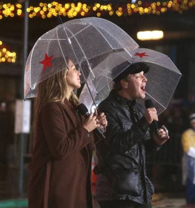 Macy s 99th Thanksgiving Day Parade rehearsals on 34th Street outside of Macy s in the pouring rain Featuring: Colbie Caillat, Gavin DeGraw Where: New York, New York, United States When: 25 Nov 2025 Credit: Adam Nemser INSTARimages EDITORIAL USE ONLY. NOT FOR USE BY NEWSPAPERS BASED IN THE UK. Copyright: xx instar55293865