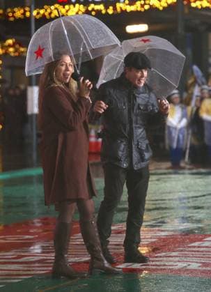 Macy s 99th Thanksgiving Day Parade rehearsals on 34th Street outside of Macy s in the pouring rain Featuring: Colbie Caillat, Gavin DeGraw Where: New York, New York, United States When: 25 Nov 2025 Credit: Adam Nemser INSTARimages EDITORIAL USE ONLY. NOT FOR USE BY NEWSPAPERS BASED IN THE UK. Copyright: xx instar55293868