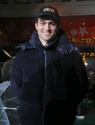 Macy s 99th Thanksgiving Day Parade rehearsals on 34th Street outside of Macy s in the pouring rain Featuring: Matteo Bocelli Where: New York, New York, United States When: 25 Nov 2025 Credit: Adam Nemser INSTARimages EDITORIAL USE ONLY. NOT FOR USE BY NEWSPAPERS BASED IN THE UK. Copyright: xx instar55293879
