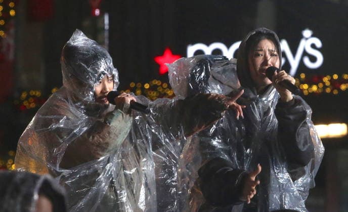 Macy s 99th Thanksgiving Day Parade rehearsals on 34th Street outside of Macy s in the pouring rain Featuring: HUNTR X Where: New York, New York, United States When: 25 Nov 2025 Credit: Adam Nemser INSTARimages EDITORIAL USE ONLY. NOT FOR USE BY NEWSPAPERS BASED IN THE UK. Copyright: xx instar55293883