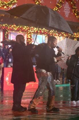Macy s 99th Thanksgiving Day Parade rehearsals on 34th Street outside of Macy s in the pouring rain Featuring: Busta Rhymes Where: New York, New York, United States When: 25 Nov 2025 Credit: Adam Nemser INSTARimages EDITORIAL USE ONLY. NOT FOR USE BY NEWSPAPERS BASED IN THE UK. Copyright: xx instar55293910
