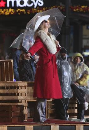 Macy s 99th Thanksgiving Day Parade rehearsals on 34th Street outside of Macy s in the pouring rain Featuring: Lainey Wilson Where: New York, New York, United States When: 25 Nov 2025 Credit: Adam Nemser INSTARimages EDITORIAL USE ONLY. NOT FOR USE BY NEWSPAPERS BASED IN THE UK. Copyright: xx instar55293849