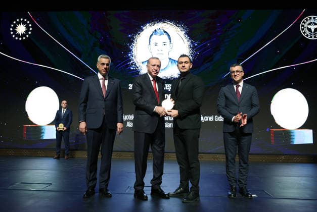 Turkish President Recep Tayyip Erdogan ANKARA, TURKIYE - NOVEMBER 26: (----EDITORIAL USE ONLY - MANDATORY CREDIT - TURKISH PRESIDENCY MURAT KULA HANDOUT - NO MARKETING NO ADVERTISING CAMPAIGNS - DISTRIBUTED AS A SERVICE TO CLIENTS----) Turkish President Recep Tayyip Erdogan attends the 11th Turkish Medical World Congress and TUSEB Aziz Sancar Science, Service and Incentive Awards Ceremony at Bestepe Nation s Convention and Culture Center in Ankara, Turkiye on November 26, 2025. Turkish Minister of Health, Kemal Memisoglu also attended the ceremony. TUR Presidency Murat Kula Handout Anadolu Ankara Turkey. Editorial use only. Please get in touch for any other usage.  Copyright: x2025xAnadoluxTURxPresidencyx xMuratxKulax xHandoutx