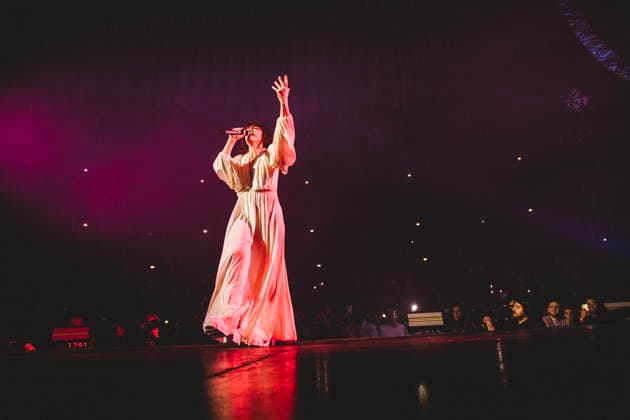 November 25, 2025, Rome, Italy: Singer Elisa Toffoli, performs live on stage at Palazzo dello Sport during her Palasport tour. Rome Italy - ZUMAs197 20251125_aaa_s197_356 Copyright: xValeriaxMagrix