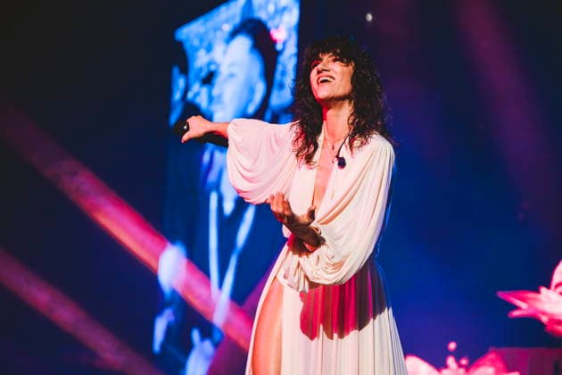 November 25, 2025, Rome, Italy: Singer Elisa Toffoli, performs live on stage at Palazzo dello Sport during her Palasport tour. Rome Italy - ZUMAs197 20251125_aaa_s197_362 Copyright: xValeriaxMagrix
