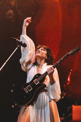 November 25, 2025, Rome, Italy: Singer Elisa Toffoli, performs live on stage at Palazzo dello Sport during her Palasport tour. Rome Italy - ZUMAs197 20251125_aaa_s197_369 Copyright: xValeriaxMagrix