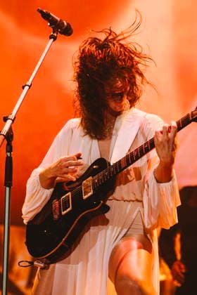 November 25, 2025, Rome, Italy: Singer Elisa Toffoli, performs live on stage at Palazzo dello Sport during her Palasport tour. Rome Italy - ZUMAs197 20251125_aaa_s197_373 Copyright: xValeriaxMagrix