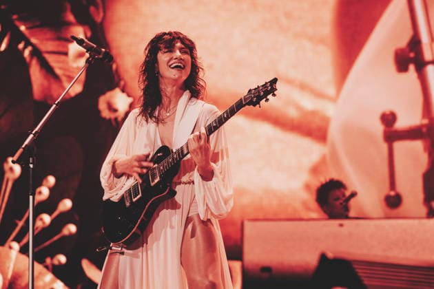 November 25, 2025, Rome, Italy: Singer Elisa Toffoli, performs live on stage at Palazzo dello Sport during her Palasport tour. Rome Italy - ZUMAs197 20251125_aaa_s197_374 Copyright: xValeriaxMagrix